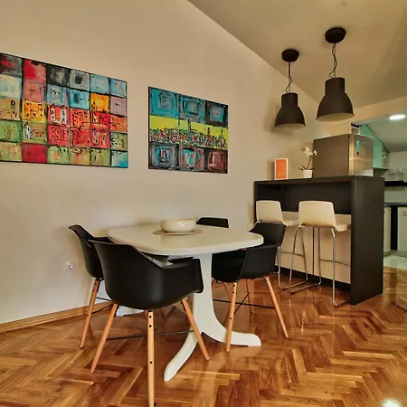 Sunny Marino Apartment